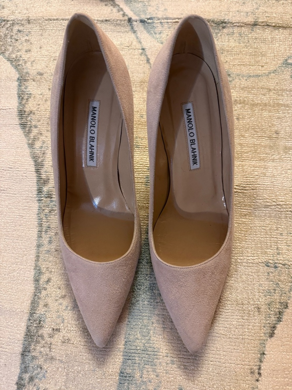 Manolo Blahnik Blush Suede Pointed-Toe BB Pumps 70mm size 38 1/2 worn once
